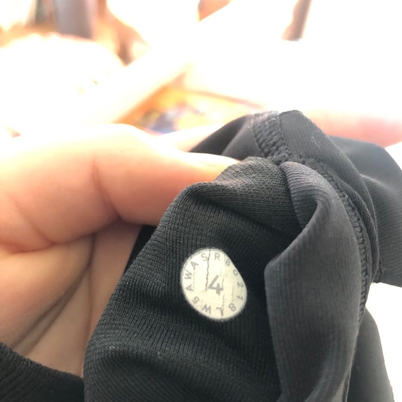 BLACK LULULEMON LEGGINGS - Picture 5 of 5